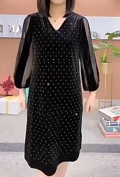שמלת קטיפה מיני V שרוולי רשת